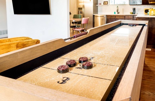 South Westminster House | DiscoDen~Easy Access to Boulder, DT & Red Rocks w/Shuffleboard, Firepit &Murals