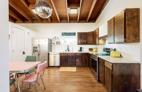 South Westminster House | DiscoDen~Easy Access to Boulder, DT & Red Rocks w/Shuffleboard, Firepit &Murals