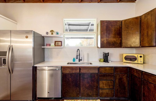 South Westminster House | DiscoDen~Easy Access to Boulder, DT & Red Rocks w/Shuffleboard, Firepit &Murals