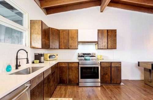South Westminster House | DiscoDen~Easy Access to Boulder, DT & Red Rocks w/Shuffleboard, Firepit &Murals