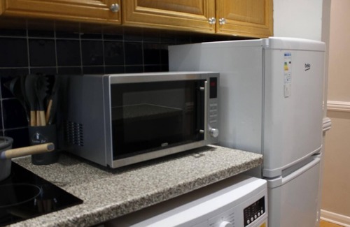 Hemel Hempstead Apartment | Discounted Long Stays | Balcony View | Central Location |