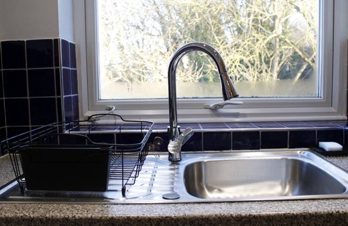 Hemel Hempstead Apartment | Discounted Long Stays | Balcony View | Central Location |