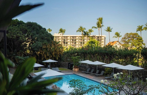 Historic Kailua Village House | Discover a Stay with Built-in Island Calm: Pool, Yoga, Bikes & Explore Parks