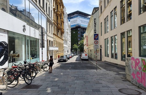 Mariahilf Apartment | Discover an Artistic Haven in the Heart of Vienna's Lively District