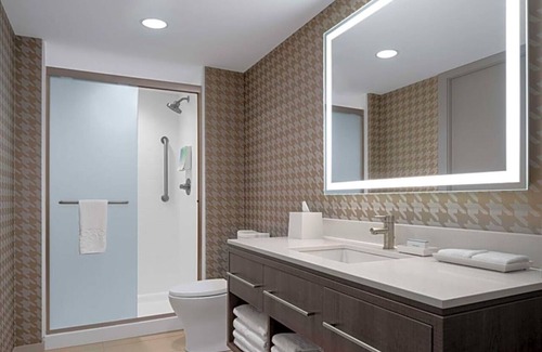 Des Moines Hotel | Discover Des Moines from a Cozy Suite Near Capitol – 3.1 Miles