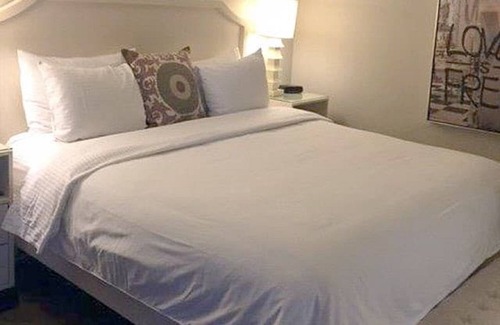 East Hollywood Hotel | Discover Downtown Hollywood! Pet-friendly Unit, Outdoor Pool, Parking