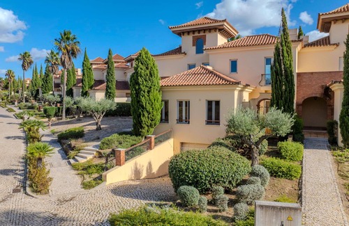 Pisa Barro de Cima Villa | Discover luxury at our 3-Bedroom Linked Villa with communal pool access