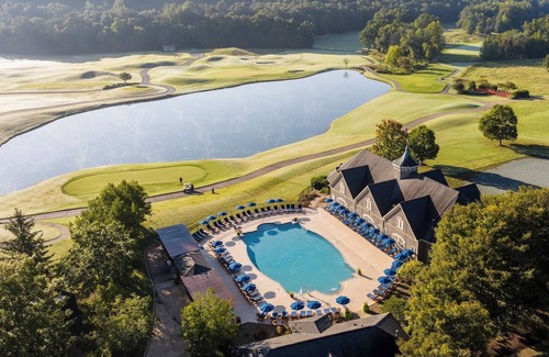 Mount Berry Hotel | Discover Nature from Spacious Room w/Scenic Views and Pool Access!