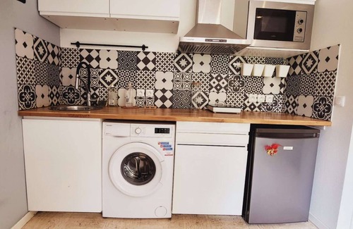 Le Plessis-Robinson Apartment | Discover our comfortable studio, nestled in a quiet neighborhood 20 minutes from Paris.
