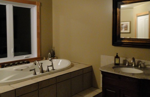 Saint-Isidore House | Discover Quebec city and live in a coutry yard house