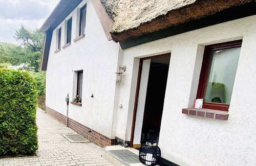 Graal Mueritz House | "Discover Your Perfect Beach Getaway: Kapitäns Hus Awaits!"