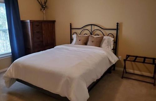 Live Oak House | Disinfected CLEAN for perfect San Antonio getaway!