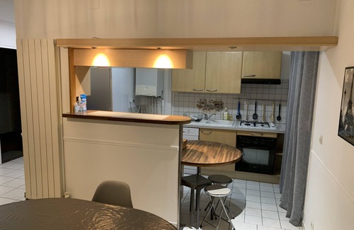 Montevrain Apartment | Disneyland Paris 3 minutes away, sleeps 8, 2 bedrooms.
