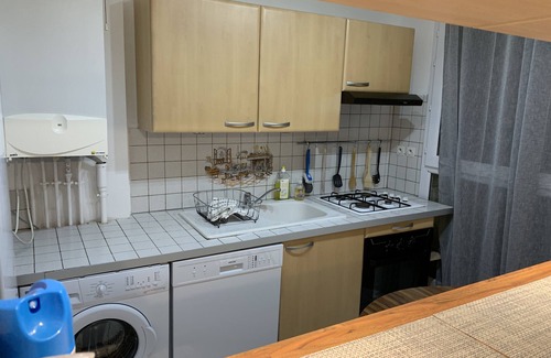 Montevrain Apartment | Disneyland Paris 3 minutes away, sleeps 8, 2 bedrooms.