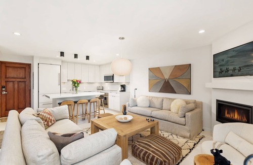 Snowmass Village Condo | Distinctive Snowmass Shadowbrook Condo. Mountain View! Pool/Hot Tub, Bonus Sleeping Den, FP, Balcony