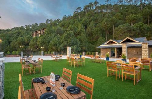Kumarhatti Apartment | DIVA Nest Kasauli I Luxury Apartment IBalcony I WiFi I Open Air Roof Top Restaurant
