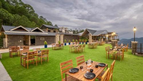 Kumarhatti Apartment | DIVA Nest Kasauli I Luxury Apartment IBalcony I WiFi I Open Air Roof Top Restaurant