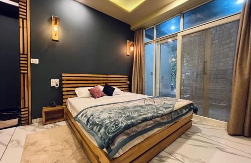 Kumarhatti Apartment | DIVA Nest Kasauli I Luxury Apartment IBalcony I WiFi I Open Air Roof Top Restaurant