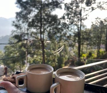 Kumarhatti Apartment | DIVA Nest Kasauli I Luxury Apartment IBalcony I WiFi I Open Air Roof Top Restaurant
