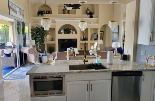 Fort Myers Villa | "Dive into Luxury: Save Big on Waterfront Tropical Escape