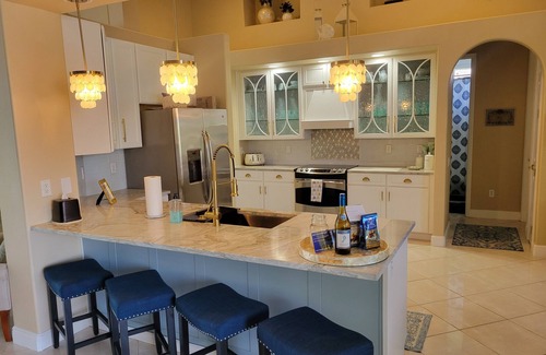 Fort Myers Villa | "Dive into Luxury: Save Big on Waterfront Tropical Escape