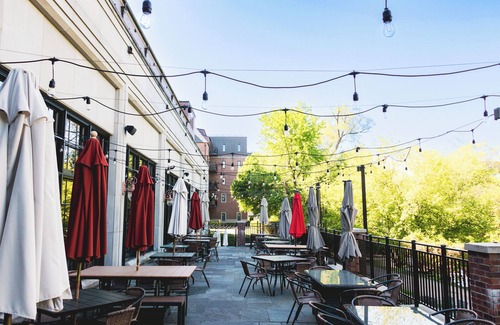 Rochester Hotel | Dive into the Heart of Rochester: 2 Elegant Rooms Near Boutiques & Eateries