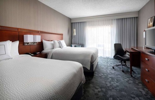 Camelback East Hotel | Dive Into Your Dream Vacation! w/Outdoor Pool, Pet-Friendly, Near Zen Garden