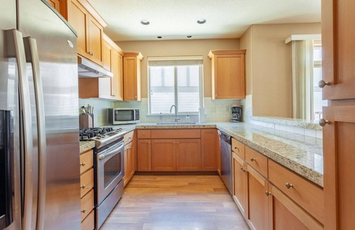 North Bethany House | Divine Bethany 2BR w/Pool, nr Brewery, Garden & Golf, by Blueground