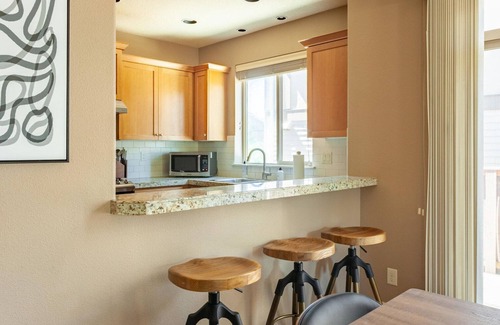 North Bethany House | Divine Bethany 2BR w/Pool, nr Brewery, Garden & Golf, by Blueground