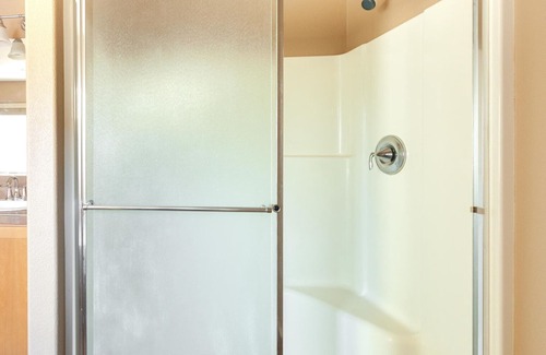 North Bethany House | Divine Bethany 2BR w/Pool, nr Brewery, Garden & Golf, by Blueground