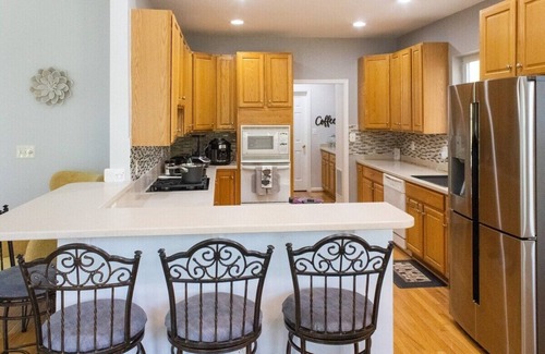 Annandale House | Divine Getaway- King Bed Master Suite Near DC