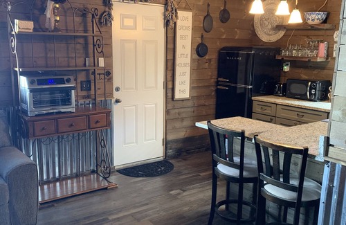 New Port Richey Apartment | ❤️Dixieland Delight❤️Studio. Pet friendly🐩🐈