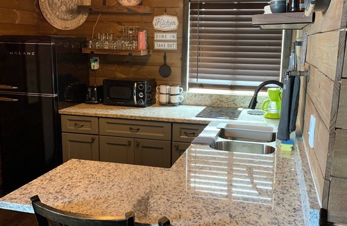 New Port Richey Apartment | ❤️Dixieland Delight❤️Studio. Pet friendly🐩🐈