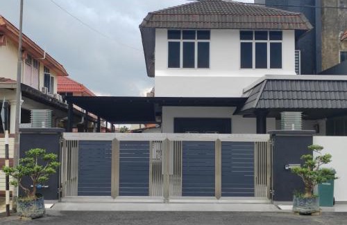 Taman Intan House | DIY Ocean BB 5BR Home Near Hak Yi Gai, 18 Guests