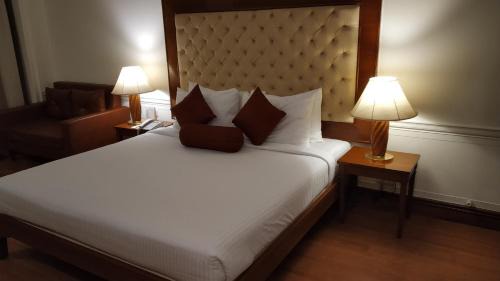 Gurugram Hotel | DLF Club 4