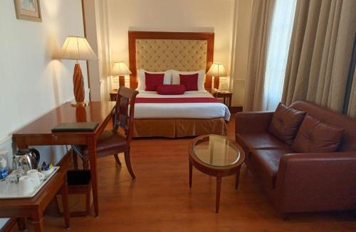Gurugram Hotel | DLF Club 4
