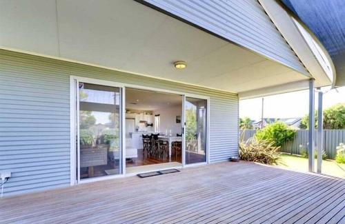 Port Willunga House | Do Drop Inn ~ Port Willunga - Large Port Willunga Property with Pets Negotiable
