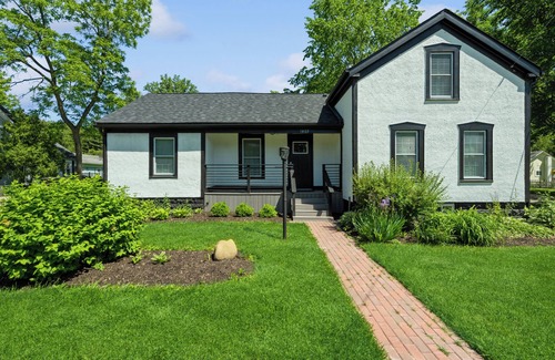 Lake Geneva House | Doc Holiday | Pet-Friendly 3BR Lake Geneva Home w/4 Fireplaces & Walk to Lake