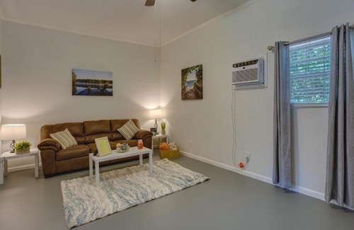 Wills Point House | Dock and Fire Pit Lake Tawakoni Vacation Rental!
