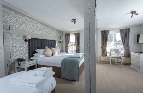 Lenham Hotel | Dog & Bear Hotel