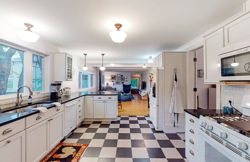Belfast House | Dog-friendly, 19th-century home in the heart of town - walk everywhere