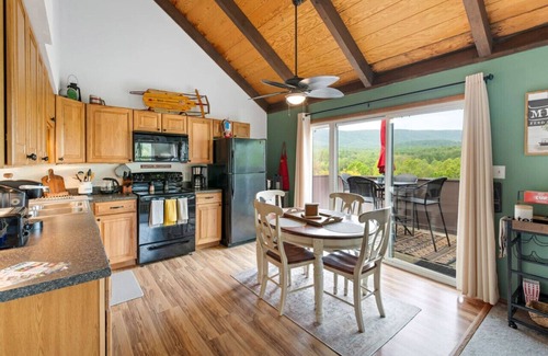 Basye Cabin | Dog Friendly 3BR/2BA with Loft and Mountain Views