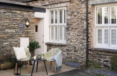 Ambleside Apartment | Dog friendly apartment with Sky TV by LetMeStay