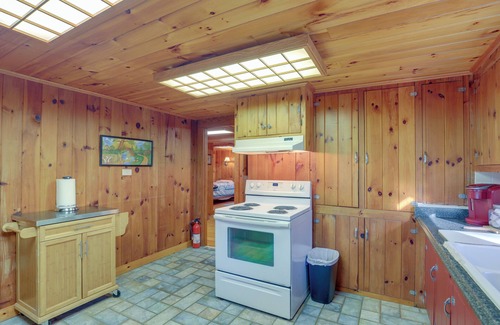 Burnsville Cottage | Dog-friendly Burnsville Cabin Rental Near Hiking!