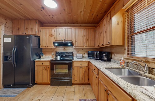 Sylva Cabin | Dog-friendly cabin with riverfront access - great for fishing