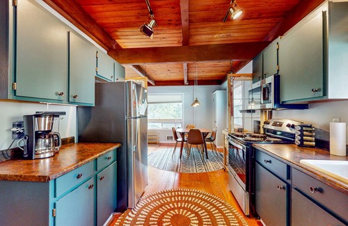Warnick Cabin | Dog-friendly cabin with decks, bunk room, washer/dryer, grill, & central AC