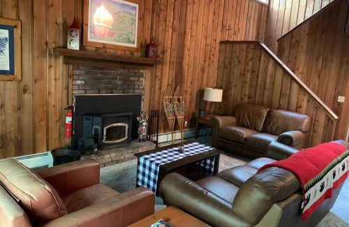 Wilmington Ski Chalet | Dog friendly Chalet in the Woods w/Pool-Mt. Snow