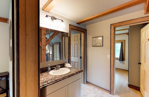 Alyeska Ski Chalet | Dog-friendly chalet w/ deck & views in great location - walk to lifts