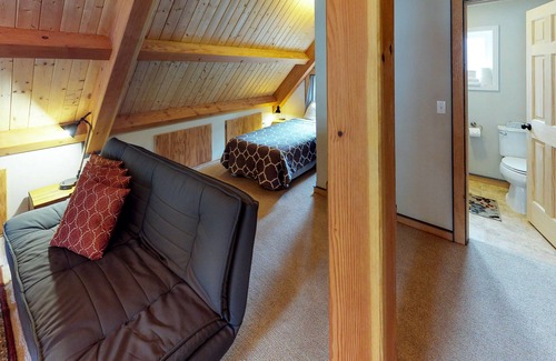 Alyeska Ski Chalet | Dog-friendly chalet w/ deck & views in great location - walk to lifts