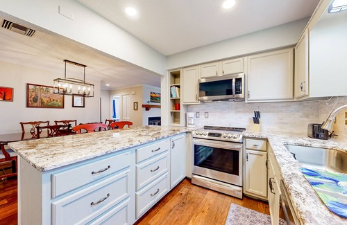 Lake Junaluska Condo | Dog-friendly condo with a renovated kitchen plus access to a pool & tennis